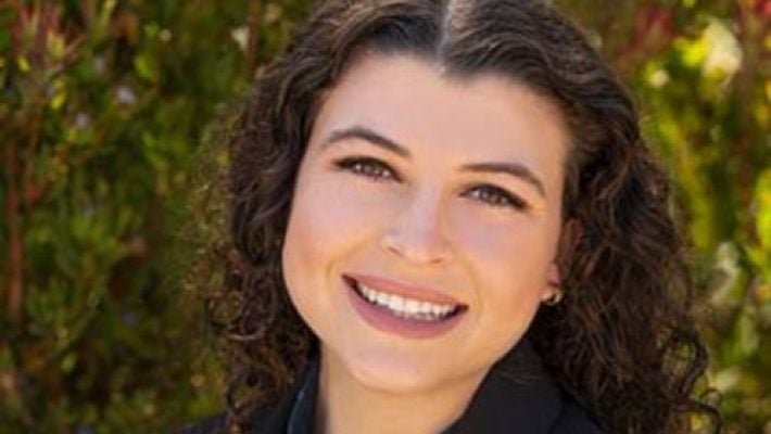 Danielle Pompeo Solo