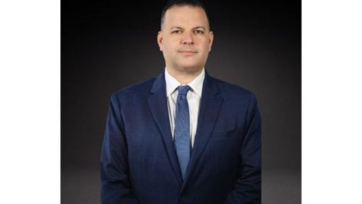 Elias Correa Menendez solo