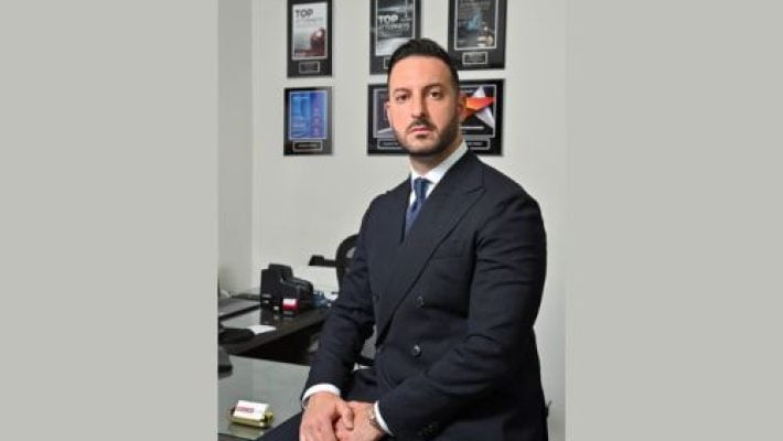Jonathan Shalom solo