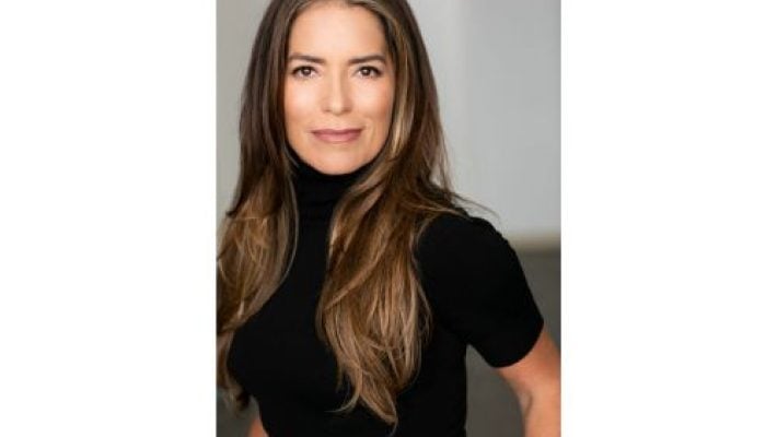 Laura Wasser solo