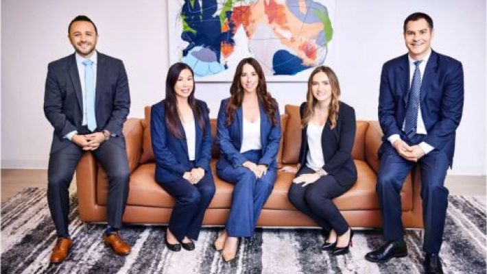Lindsey F. Munyer With Team