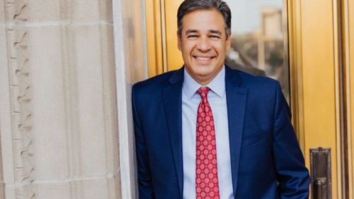 Raúl R. Labrador solo